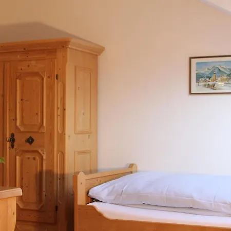 Haus Kirsch 게스트하우스 그레벤브로히