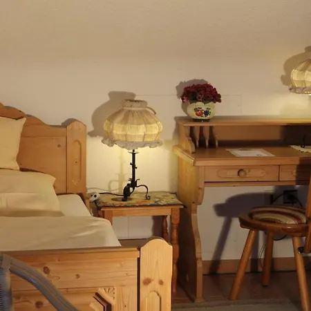 Haus Kirsch 게스트하우스 그레벤브로히